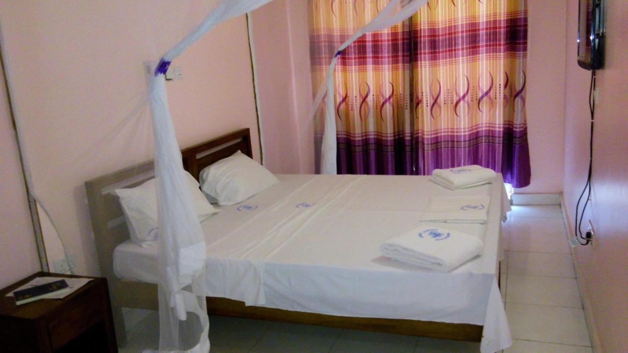 Checkpoint Inn Hotel, Mombasa Esterno foto