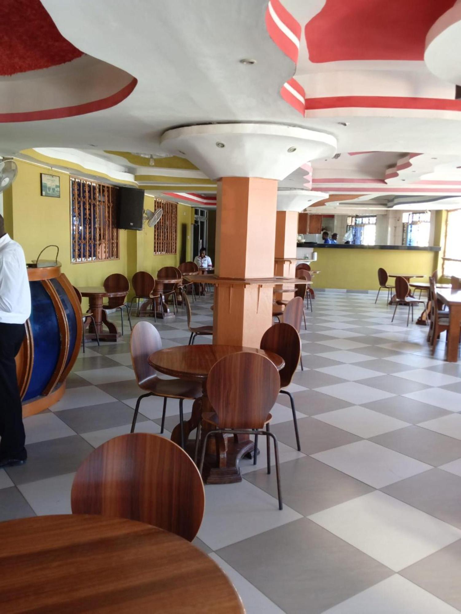 Checkpoint Inn Hotel, Mombasa Esterno foto
